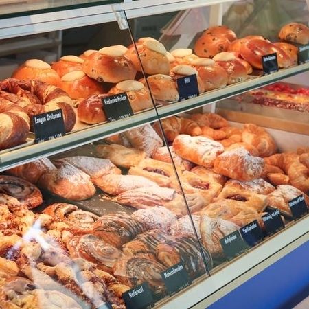 Backenwaren im Verkauf der Bäckerei Liebig in Seeheim